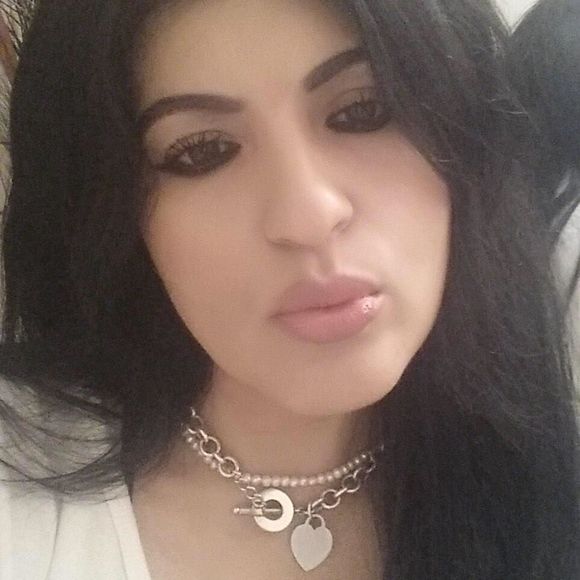 Meet your Posher, Hilda - Picture 1 of 1